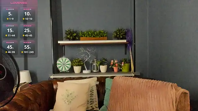 JesiaFoxi online show from September 12, 2025, 8:25 am