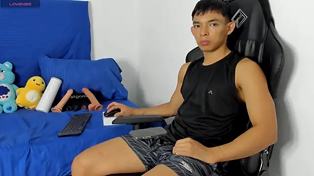 Snapshot of Tonny_twink_ chatting on May 18, 2026, 1:28 am Tonny twink online show from May 18, 2026, 1:28 am