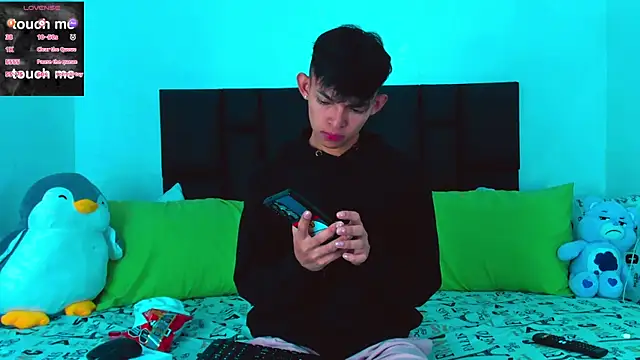 Snapshot of Tonny_twink_ chatting on February 8, 2025, 3:52 am Tonny twink  online show from February 8, 2025, 3:52 am