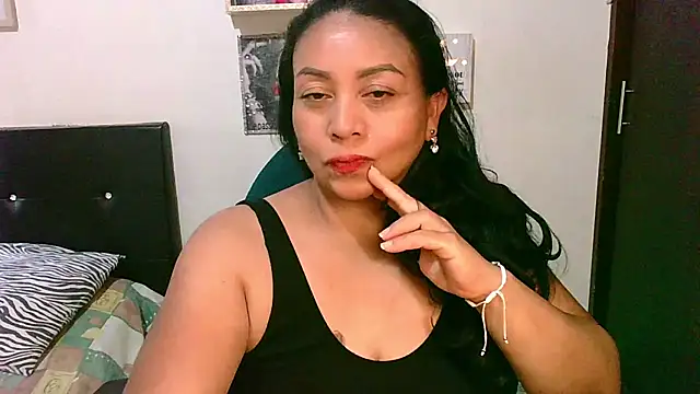 Snapshot of zaray_bella chatting on May 19, 2026, 9:33 pm zaray bella online show from May 19, 2026, 9:33 pm