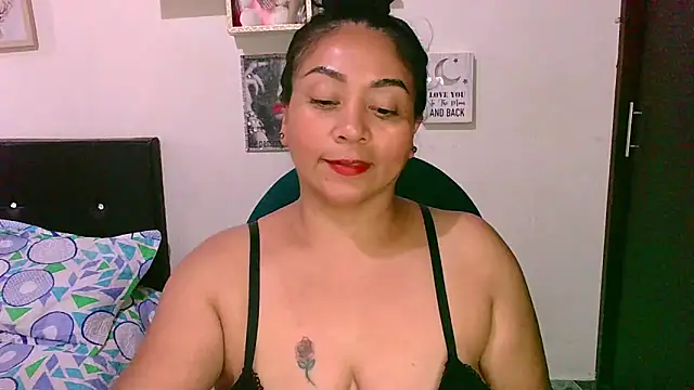 Snapshot of zaray_bella chatting on March 19, 2026, 10:32 pm zaray bella online show from March 19, 2026, 10:32 pm