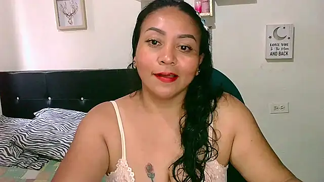 Snapshot of zaray_bella chatting on May 13, 2026, 9:44 pm zaray bella online show from May 13, 2026, 9:44 pm