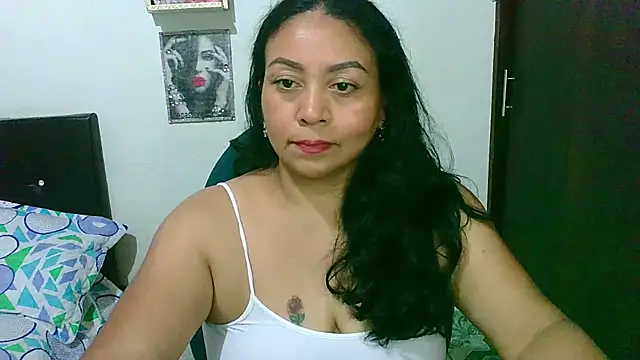 Snapshot of zaray_bella chatting on April 28, 2026, 9:30 pm zaray bella online show from April 28, 2026, 9:30 pm