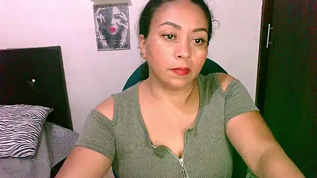 Snapshot of zaray_bella chatting on March 21, 2026, 10:24 pm zaray bella online show from March 21, 2026, 10:24 pm