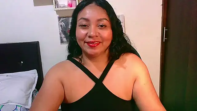 Snapshot of zaray_bella chatting on April 25, 2026, 9:12 pm zaray bella online show from April 25, 2026, 9:12 pm