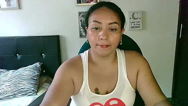 Snapshot of zaray_bella chatting on May 26, 2026, 9:13 pm zaray bella online show from May 26, 2026, 9:13 pm