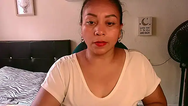 Snapshot of zaray_bella chatting on May 17, 2026, 8:09 pm zaray bella online show from May 17, 2026, 8:09 pm