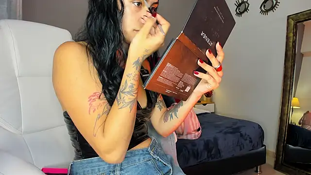 Giovanna oliveira online show from October 28, 2025, 5:39 am