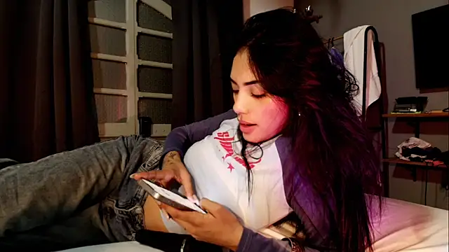 Snapshot of Giovanna_oliveira chatting on March 8, 2026, 6:49 am Giovanna oliveira online show from March 8, 2026, 6:49 am