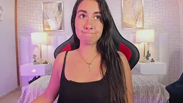 lyzzi smith01 online show from October 4, 2025, 7:37 pm