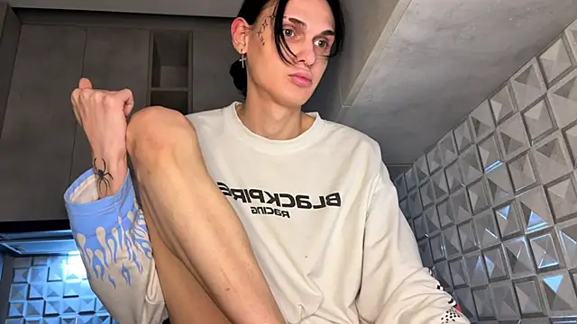 Snapshot of CHERLYBAY chatting on February 10, 2026, 4:17 pm CHERLYBAY online show from February 10, 2026, 4:17 pm