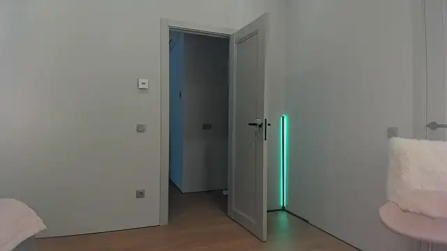 Snapshot of _cometoseeme_ chatting on October 10, 2025, 2:18 pm cometoseeme online show from October 10, 2025, 2:18 pm