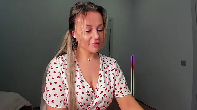 Snapshot of _cometoseeme_ chatting on December 17, 2025, 2:55 pm cometoseeme online show from December 17, 2025, 2:55 pm