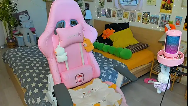 Snapshot of Sunny_Elly chatting on June 7, 2026, 8:41 am Sunny Elly online show from June 7, 2026, 8:41 am