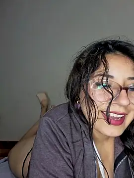 Snapshot of MishuColfer chatting on October 19, 2025, 3:53 am MishuColfer online show from October 19, 2025, 3:53 am