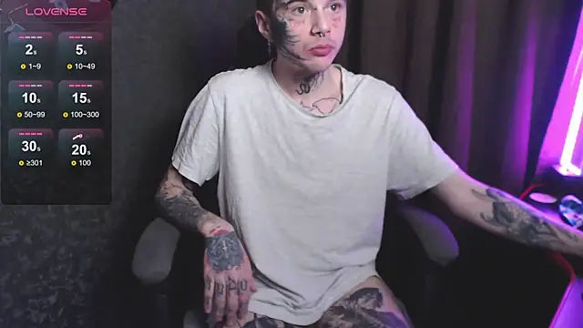 Snapshot of lonelycrystal chatting on January 7, 2025, 1:35 pm lonelycrystal online show from January 7, 2025, 1:35 pm