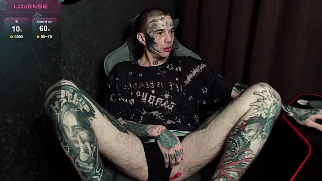 Snapshot of lonelycrystal chatting on October 2, 2025, 9:51 pm lonelycrystal online show from October 2, 2025, 9:51 pm