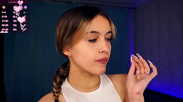 FannyHewson online show from November 4, 2025, 7:50 pm