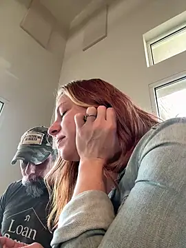 Peaches N Kreme online show from March 16, 2025, 10:42 pm