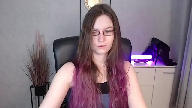 emmaxDelight online show from December 23, 2025, 6:23 am