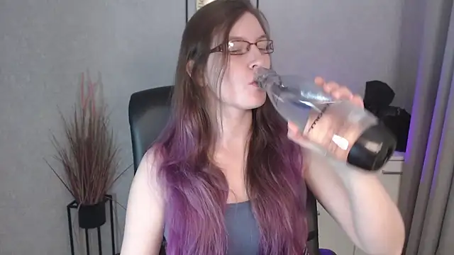 Snapshot of emmaxDelight chatting on November 25, 2025, 6:36 am emmaxDelight online show from November 25, 2025, 6:36 am