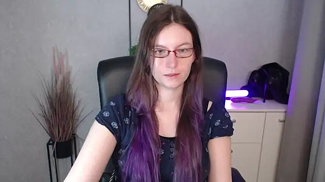 Snapshot of emmaxDelight chatting on November 13, 2025, 6:17 am emmaxDelight online show from November 13, 2025, 6:17 am