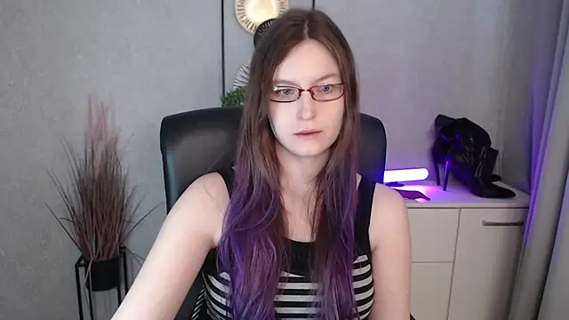 Snapshot of emmaxDelight chatting on November 15, 2025, 7:12 am emmaxDelight online show from November 15, 2025, 7:12 am