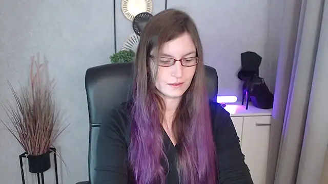 Snapshot of emmaxDelight chatting on November 19, 2025, 6:35 am emmaxDelight online show from November 19, 2025, 6:35 am