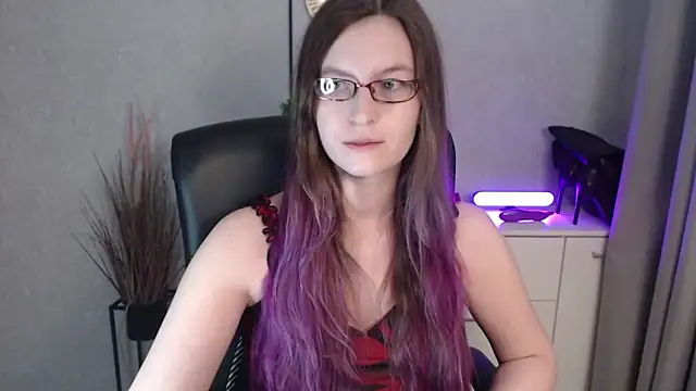 Snapshot of emmaxDelight chatting on December 2, 2025, 6:37 am emmaxDelight online show from December 2, 2025, 6:37 am