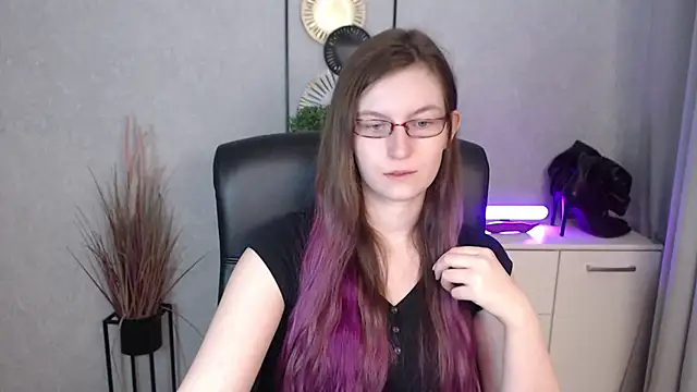 Snapshot of emmaxDelight chatting on December 15, 2025, 6:52 am emmaxDelight online show from December 15, 2025, 6:52 am