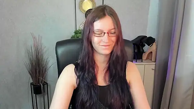Snapshot of emmaxDelight chatting on July 13, 2026, 6:56 am emmaxDelight online show from July 13, 2026, 6:56 am