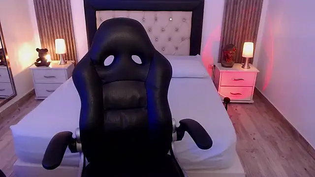 Snapshot of zoe_jones13 chatting on October 16, 2025, 3:15 am zoe jones13 online show from October 16, 2025, 3:15 am