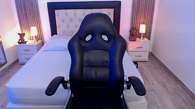 Snapshot of zoe_jones13 chatting on October 1, 2025, 3:33 am zoe jones13 online show from October 1, 2025, 3:33 am