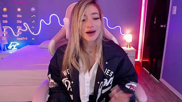 Snapshot of zoe_jones13 chatting on March 10, 2025, 3:34 am zoe jones13 online show from March 10, 2025, 3:34 am