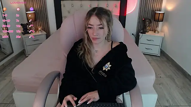 Snapshot of zoe_jones13 chatting on March 12, 2025, 9:55 am zoe jones13 online show from March 12, 2025, 9:55 am