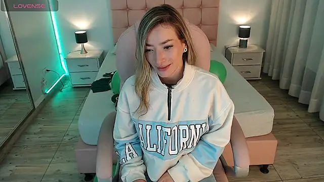 Snapshot of zoe_jones13 chatting on March 18, 2025, 3:56 am zoe jones13 online show from March 18, 2025, 3:56 am