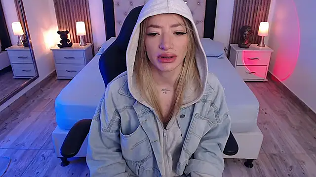 Snapshot of zoe_jones13 chatting on September 11, 2025, 3:17 am zoe jones13 online show from September 11, 2025, 3:17 am