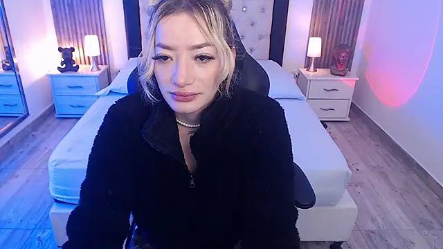 Snapshot of zoe_jones13 chatting on September 27, 2025, 3:34 am zoe jones13 online show from September 27, 2025, 3:34 am