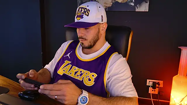 AngeloEric online show from November 25, 2025, 12:27 pm