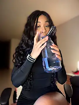 bella  honey online show from February 28, 2026, 2:22 am