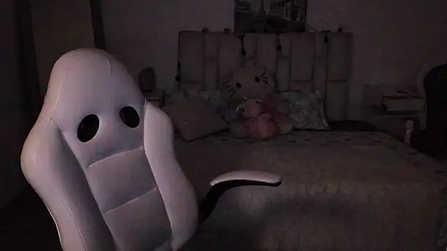 zoe turnner 18 online show from November 16, 2025, 12:32 pm