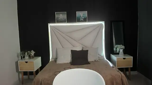 Lina Castle online show from March 13, 2025, 9:48 pm