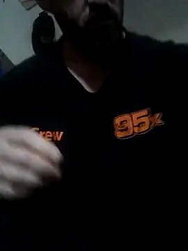 Snapshot of armdy371 chatting on April 29, 2026, 4:11 pm armdy371 online show from April 29, 2026, 4:11 pm