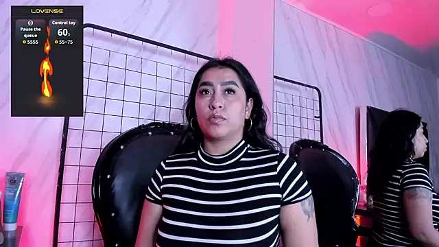 Snapshot of Carolina_Arias chatting on February 11, 2026, 7:36 pm Carolina Arias online show from February 11, 2026, 7:36 pm