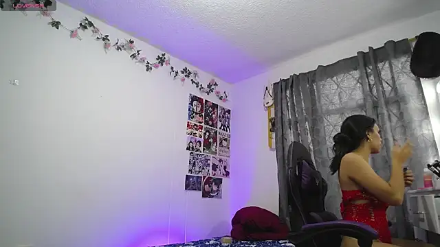 Snapshot of Isa_Martinez18 chatting on December 8, 2024, 7:43 pm Isa Martinez18 online show from December 8, 2024, 7:43 pm