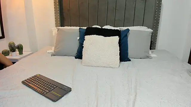 Snapshot of Chloe_lauren chatting on March 4, 2025, 3:22 am Chloe lauren online show from March 4, 2025, 3:22 am