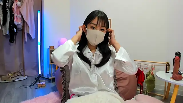 Snapshot of Coco_peach chatting on April 19, 2026, 3:35 pm Coco peach online show from April 19, 2026, 3:35 pm