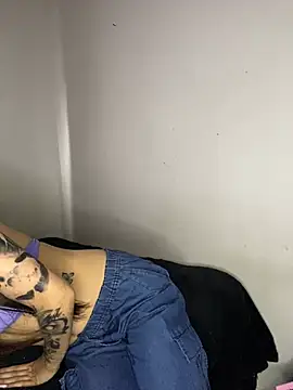  Luuna online show from March 15, 2025, 9:05 pm