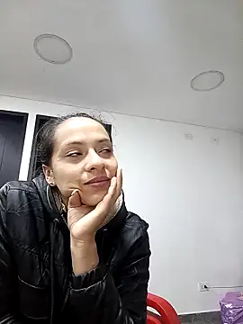Snapshot of loren3124 chatting on December 13, 2024, 7:25 am loren3124 online show from December 13, 2024, 7:25 am