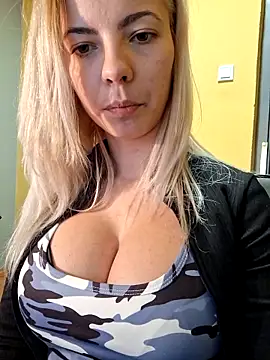 Snapshot of allinqueen chatting on March 9, 2026, 8:12 pm allinqueen online show from March 9, 2026, 8:12 pm